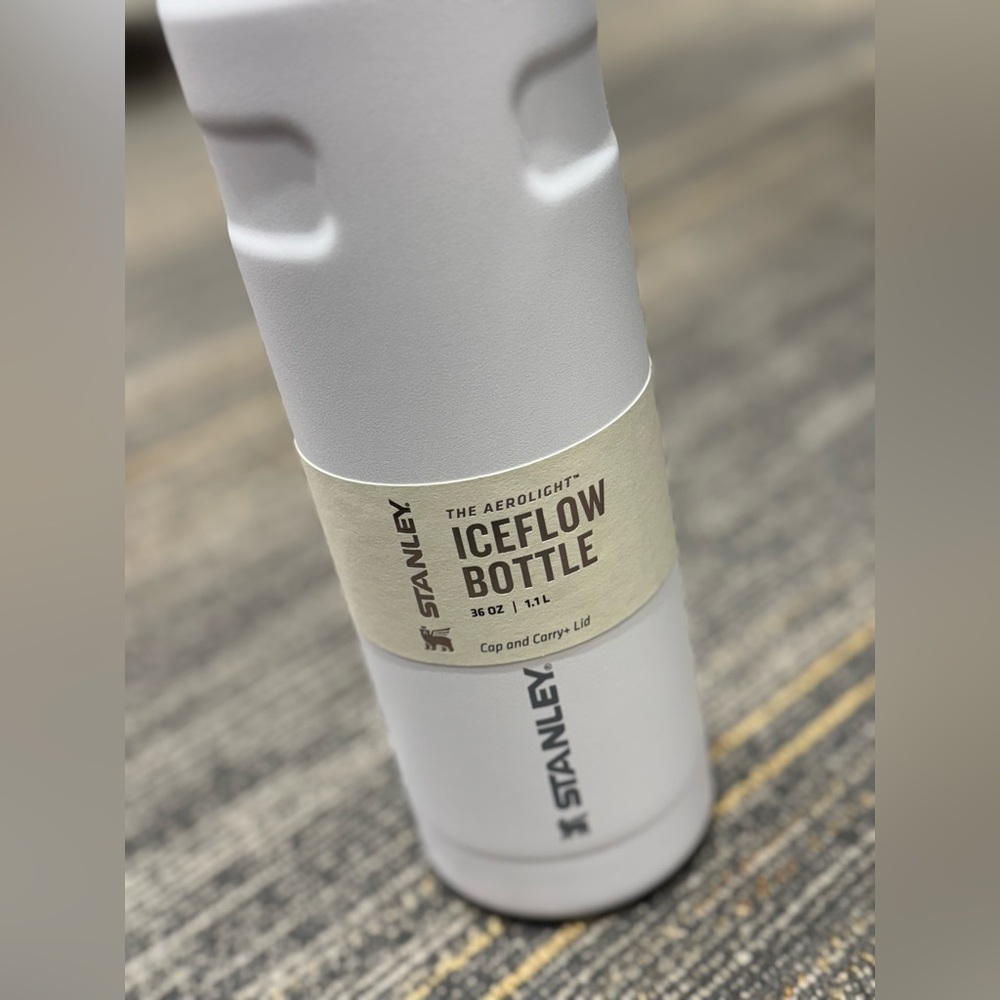 Stanley Iceflow Bottle 36oz - Picture 3 of 3